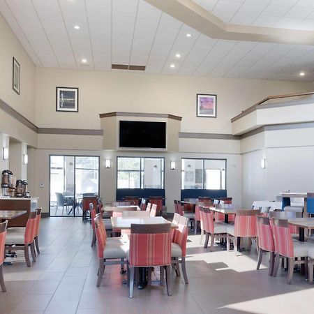 Comfort Inn & Suites Wichita Exterior photo