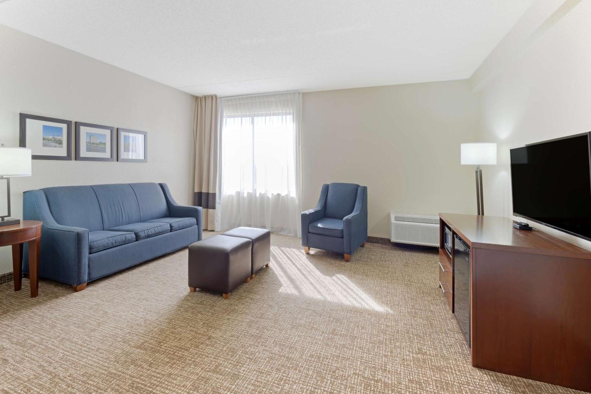 Comfort Inn & Suites Wichita Exterior photo