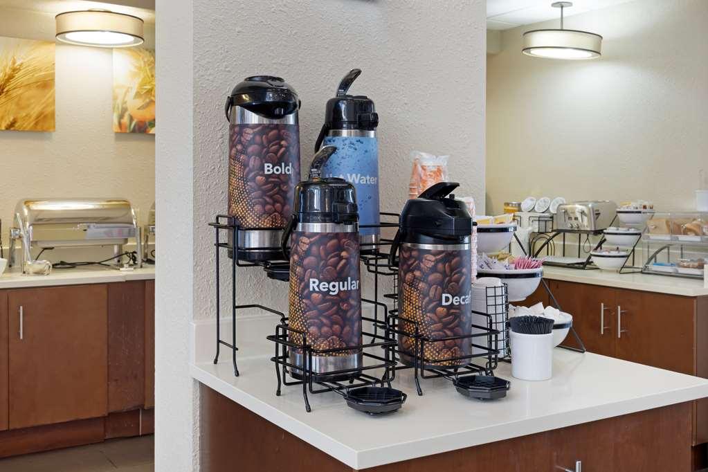 Comfort Inn & Suites Wichita Restaurant photo