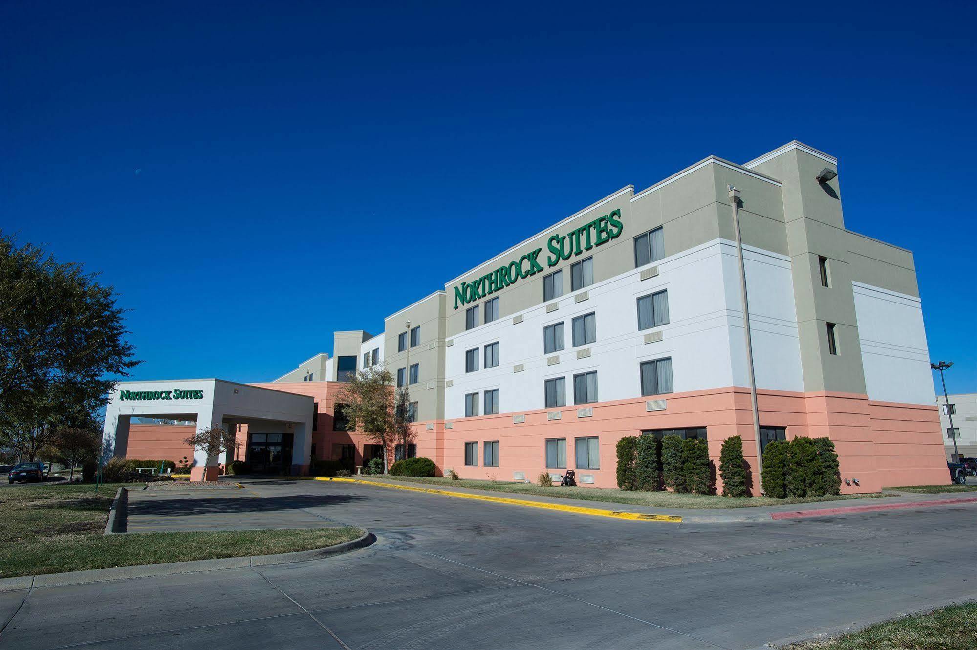 Comfort Inn & Suites Wichita Exterior photo